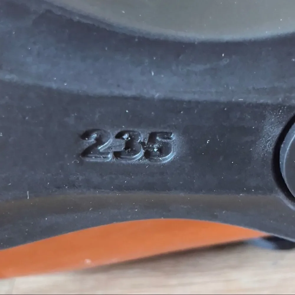 Rossignol skiboots orange